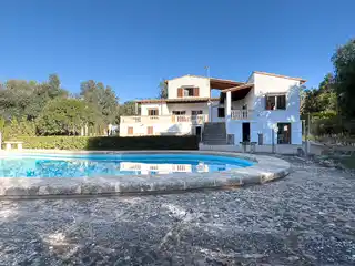 Spacious House to Renovate with Pool and Tennis Court