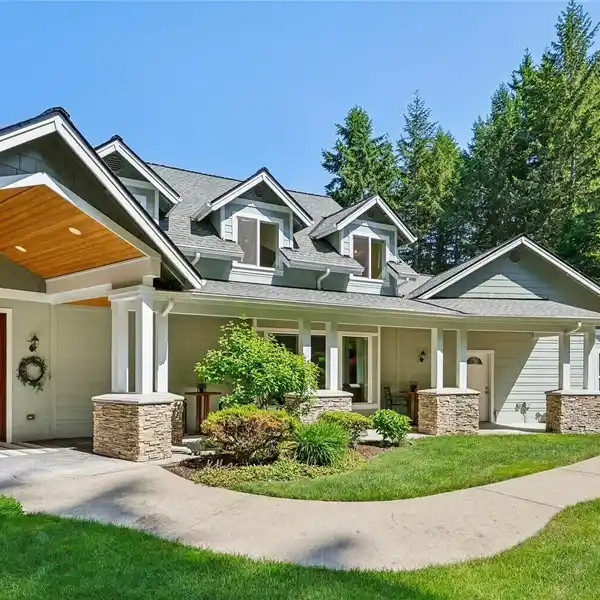 GORGEOUS ACREAGE PROPERTY WITH MULTIGENERATIONAL LIVING