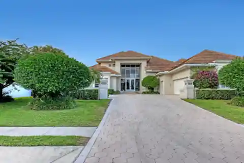 Magnificent Stately Home with Brand-New Salt Water Pool