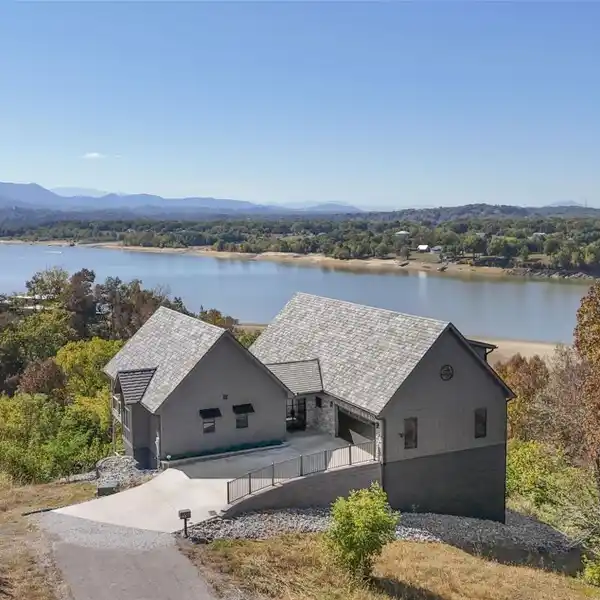 LUXURY LAKEVIEW RETREAT IN GATED SMOKY MOUNTAIN COMMUNITY
