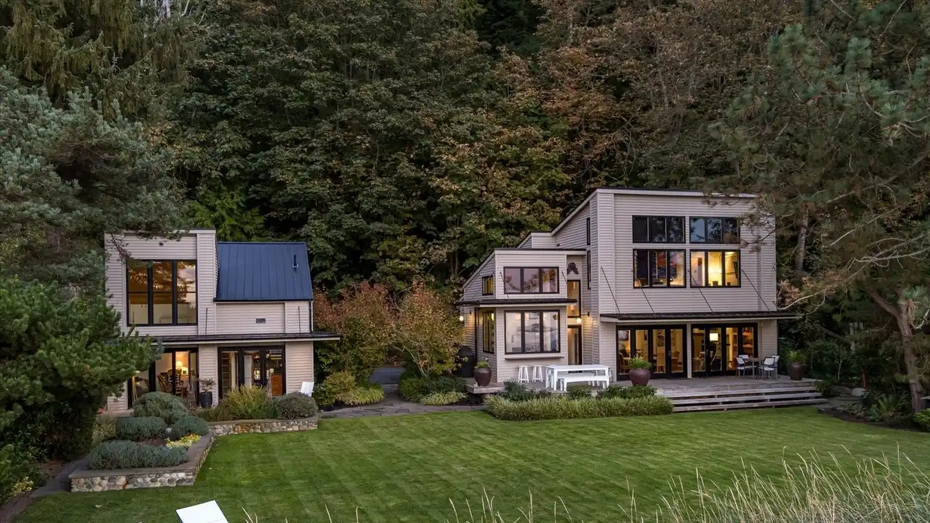 Contemporary Modern Home Offering Mountain Views