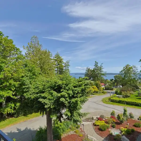 EXCEPTIONAL HOME NEAR BEACHES AND FORT WORDEN