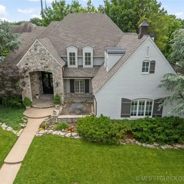 STUNNING HOME WITH BRAND NEW ROOF