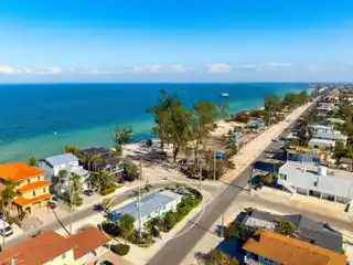 Turnkey Furnished Cottage on the North End of Anna Maria Island