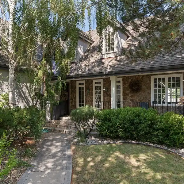 OLD WORLD CRAFTSMANSHIP WITH QUIET LUXURY