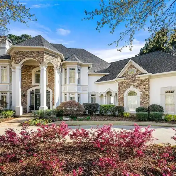 GRAND HOME ON THE LAKESIDE GOLF CLUB OF GEORGIA COURSE