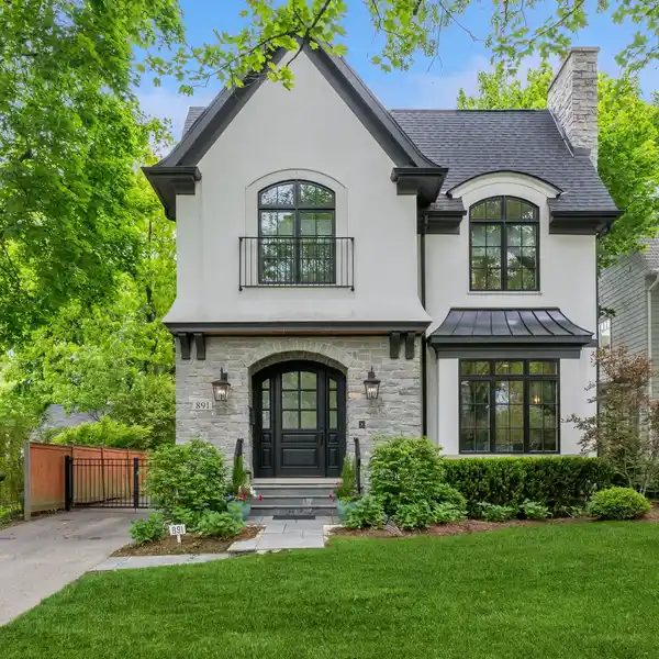 STRIKING STUCCO AND STONE HOME