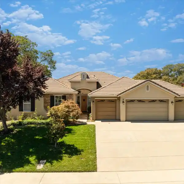 PRIVATE RETREAT IN PRESTIGIOUS SERRANO