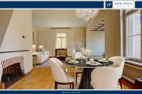 Prestigious Town Villa with Plenty of Space for Your Ideas
