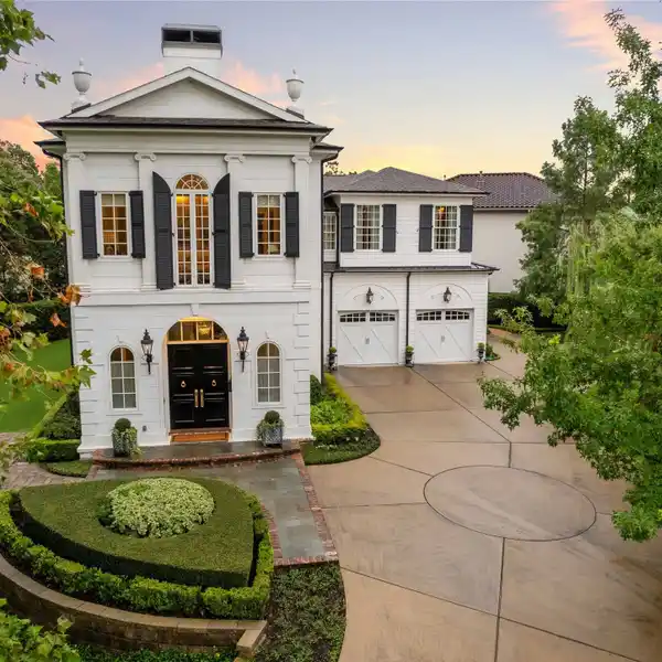 FEDERAL-STYLE HOME WITH TIMELESS ELEGANCE