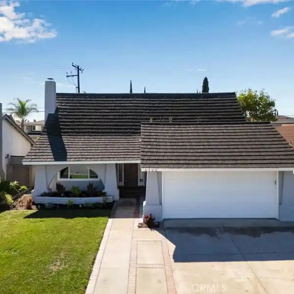 MODERN ELEGANCE MEETS COMPLETE HOME TRANSFORMATION