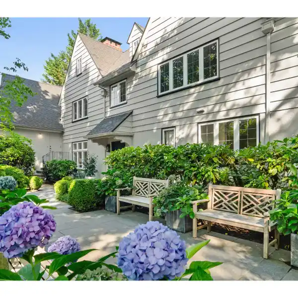 DISTINGUISHED PORTLAND HEIGHTS RESIDENCE