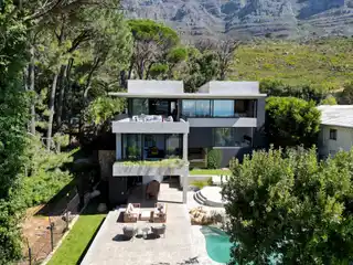 Luxury Oranjezicht Residence on the Slopes of Table Mountain