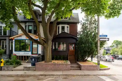 Versatile Property in a Coveted Neighborhood