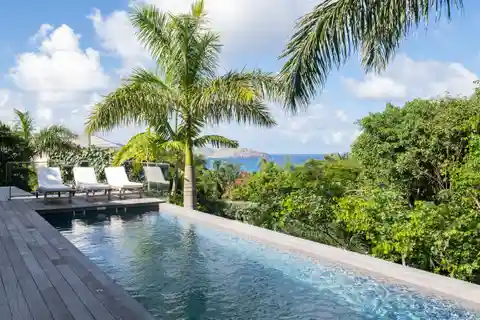 Villa Good Vibrations Is a Modern Architectural Gem