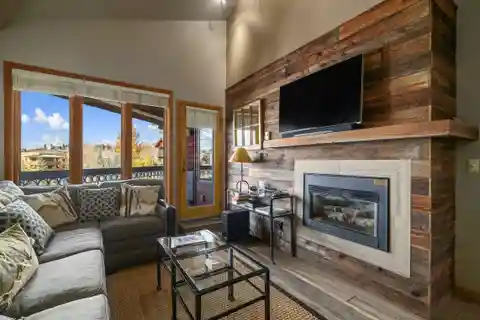 Stylish Mountain Retreat at Trappeur’s Lodge