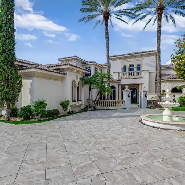 IMPECCABLY DETAILED CUSTOM LUXURY ESTATE