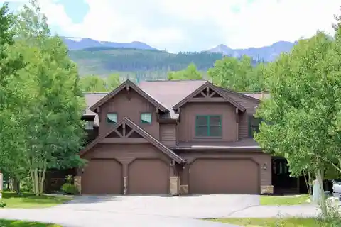 Beautifully Appointed Townhome in a Private Setting