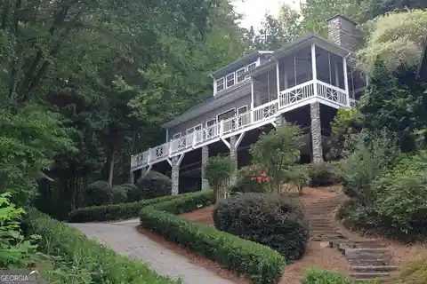 Cedar Shake Cottage in Perrin Cove at Lake Burton