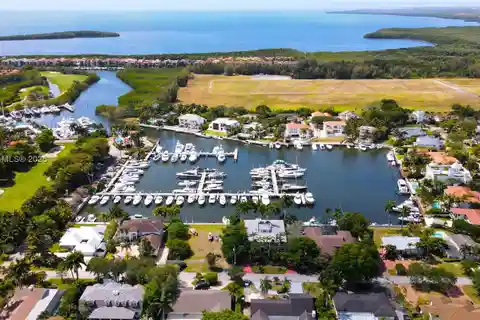 Boater’s Dream Home in Prestigious Kings Bay