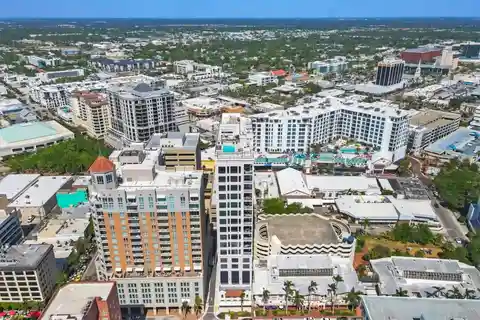 Penthouse Luxury at the Demarcay