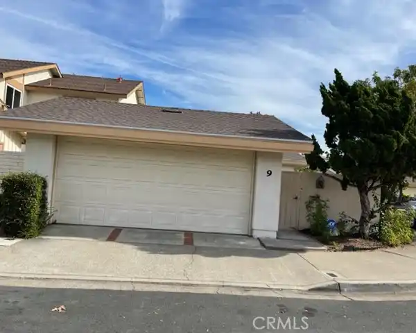 SINGLE-STORY HOME IN THE UNIVERSITY PARK AREA