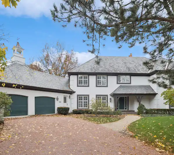 BESPOKE BURR RIDGE CLUB RESIDENCE
