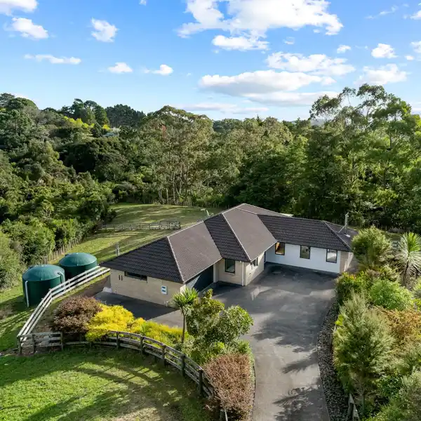 TRANQUIL LIFESTYLE RETREAT AMID NATIVE BUSH