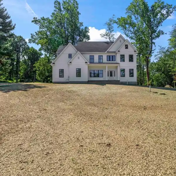 MODERN CLASSIC IN PREMIER LOCATION