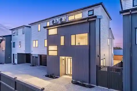 Stunning Brand-New Residence