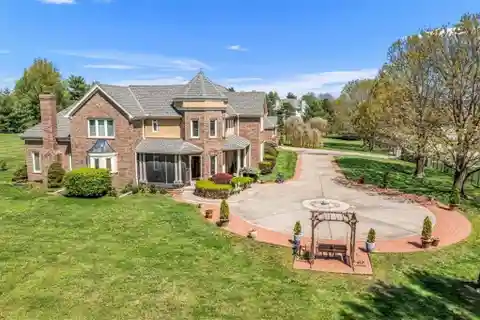 Versatile Property in Prime Location