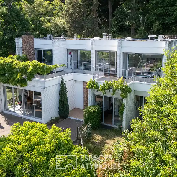 A RARE ART OF FINE LIVING