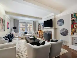 Exquisitely Renovated Classic 6 on Park Avenue