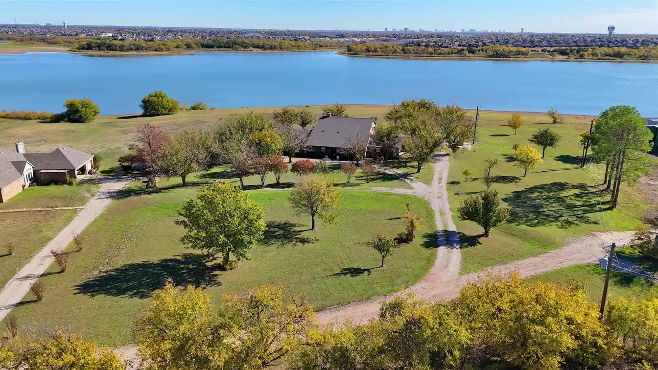 Secluded Estate with Breathtaking Lake Views