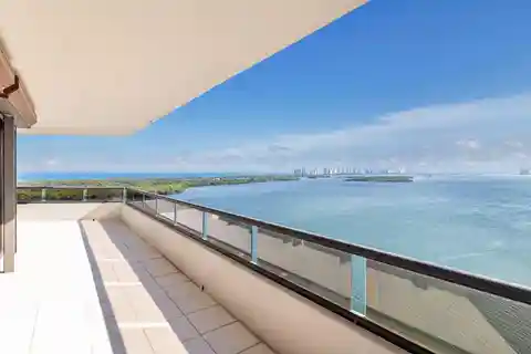 Spacious Beautifully Renovated Apartment with Water Views