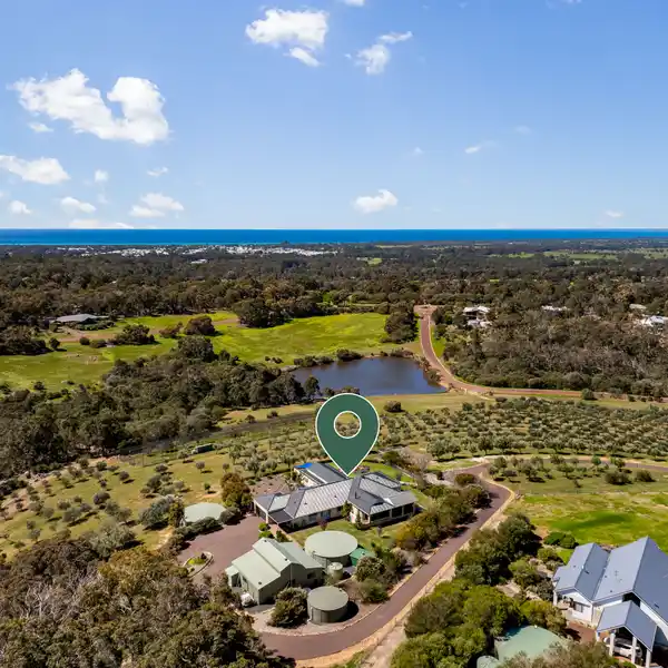 BEAUTIFUL QUINDALUP PROPERTY SITTING ON A MAGNIFICENT 13.59 ACRES