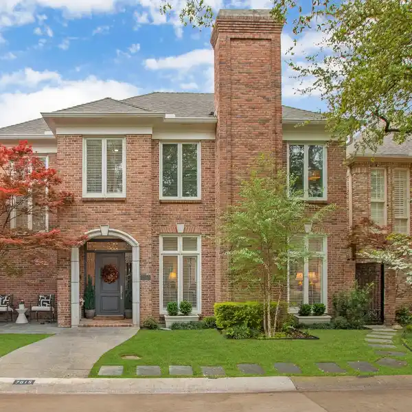 TRANSITIONAL RESIDENCE IN COVETED CARUTH VILLAGE