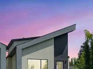 An Elevated Lifestyle in a Desirable Community