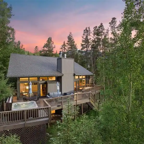 IDEAL MOUNTAIN RETREAT IN PEAK 7
