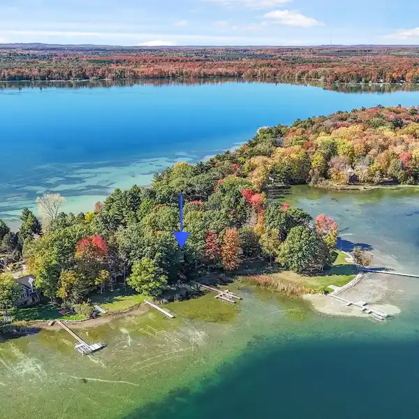 PRIVATE LEVEL LAKEFRONT HOME WITH GARAGE FOR BOATS, CAMPERS & TOYS