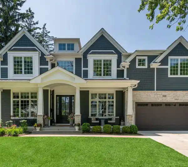 TIMELESS ELEGANCE WITH MODERN CONSTRUCTION