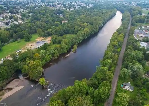 34 ACRES ON THE LEHIGH RIVER