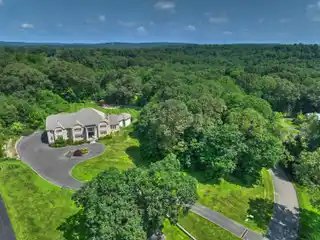 Comfort and Luxury in Easton