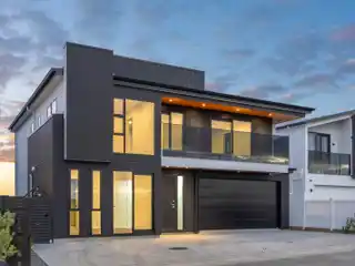 North-facing Masterpiece Above the Coastline