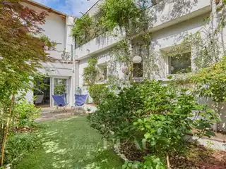 Elegant Family Retreat Near Transport Links