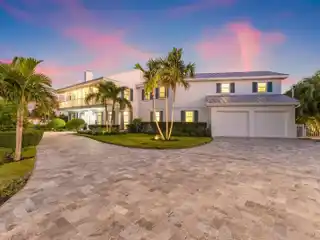 The Ultimate Coastal Lifestyle