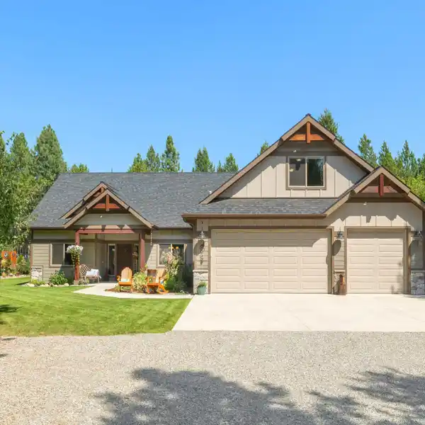 LOVELY SINGLE-LEVEL HOME IN EXCLUSIVE LONE MOUNTAIN ESTATES