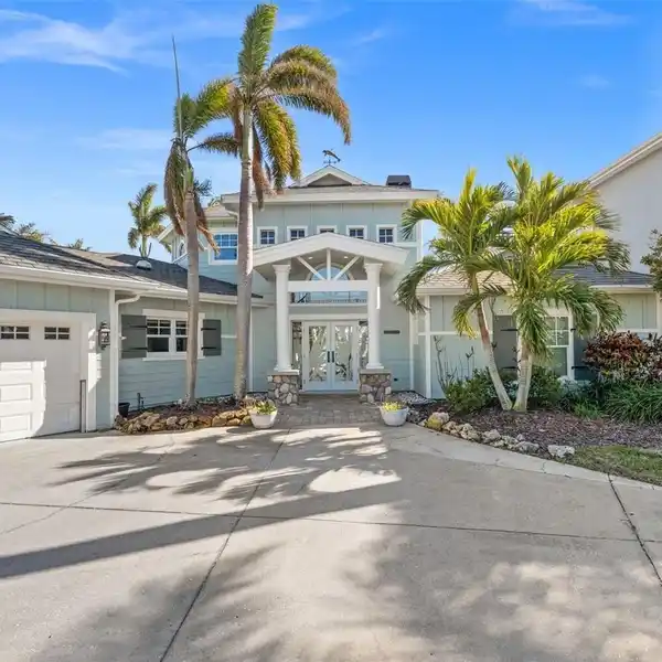 SINGLE-FAMILY HOME WITH EXPANSIVE CANAL VIEWS