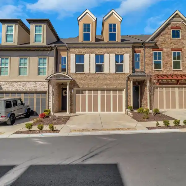 ELEGANT ITALIAN-INSPIRED TOWNHOME IN PRESTIGIOUS TUSCANY VILLAGE