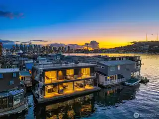 Singular Built Green Certified Floating Residence